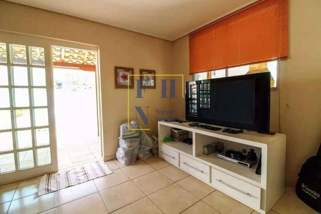 Apartamento à venda com 3 quartos, 140m² - Buritis,