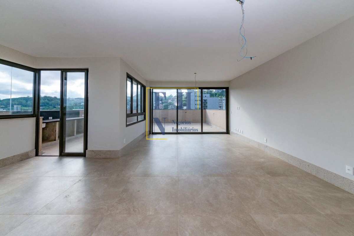 Apartamento Garden 4 Quartos à Venda na Santa Lúcia em Belo Horizonte