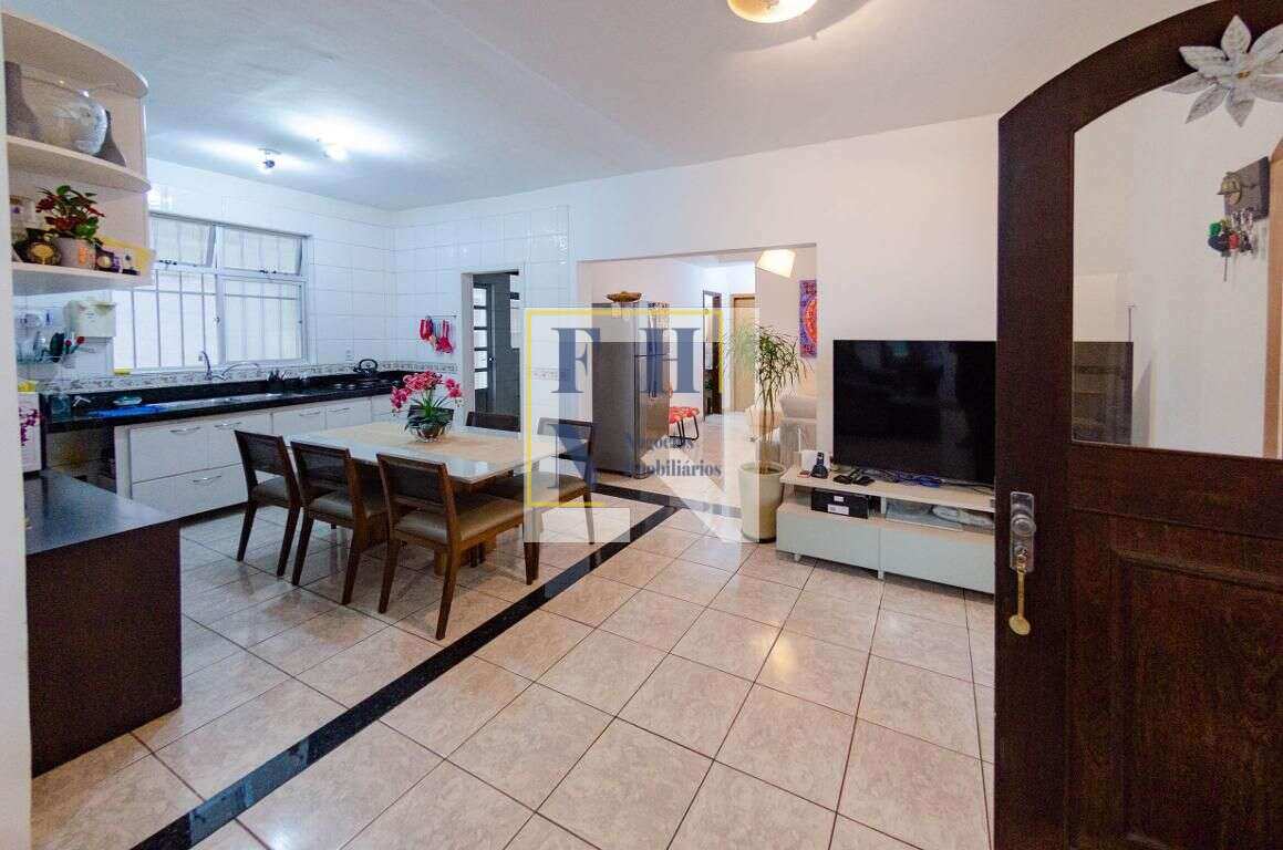Casa 5 Quartos à Venda no Buritis em Belo Horizonte
