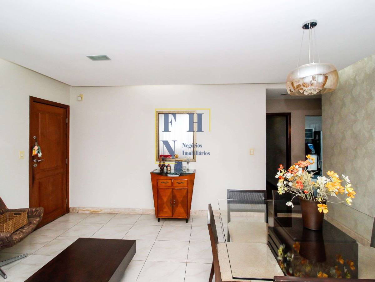Casa à venda com 5 quartos, 203m² - Buritis,