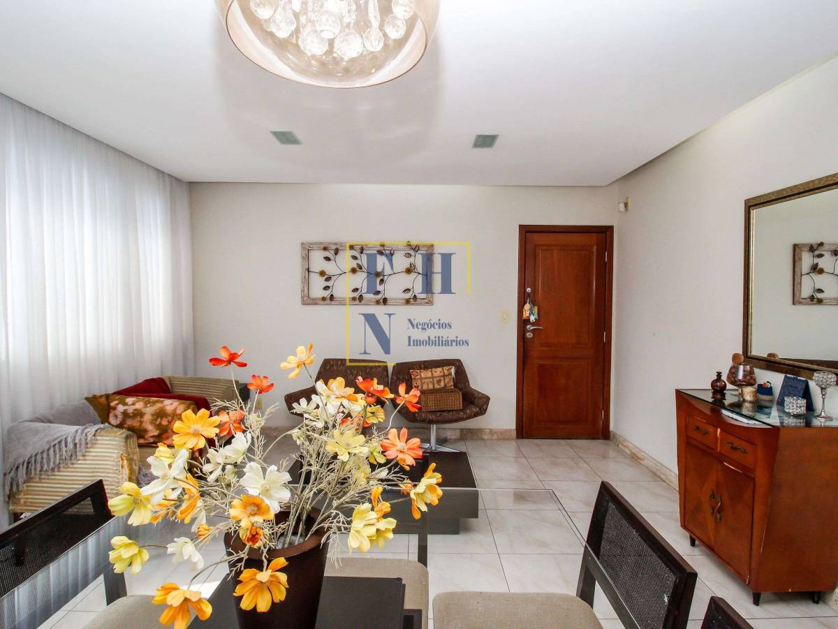 Casa à venda com 5 quartos, 203m² - Buritis,