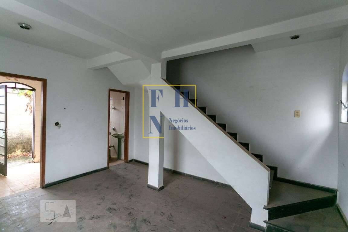  - Casa 2 Quartos à Venda na Cachoeirinha em Belo Horizonte