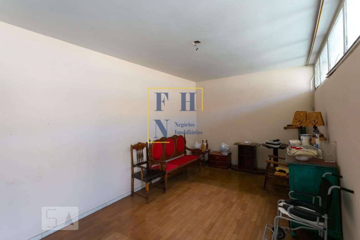  - Casa 5 Quartos à Venda na Cachoeirinha em Belo Horizonte
