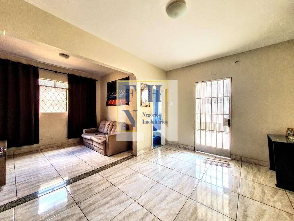 Casa à venda com 3 quartos, 110m² - Cachoeirinha,