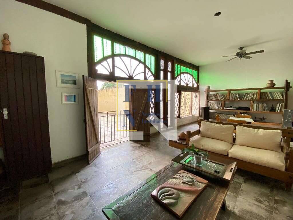 Casa à venda com 4 quartos, 343m² - Cachoeirinha,
