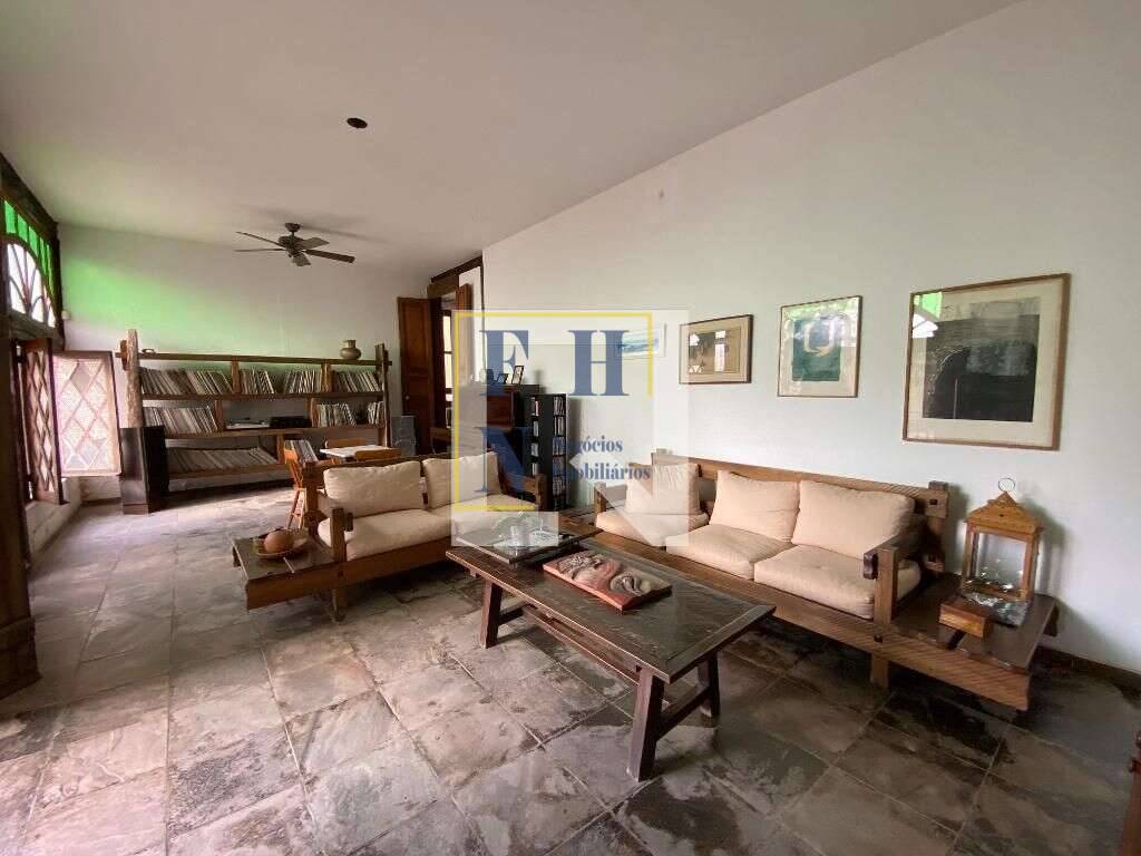Casa à venda com 4 quartos, 343m² - Cachoeirinha,
