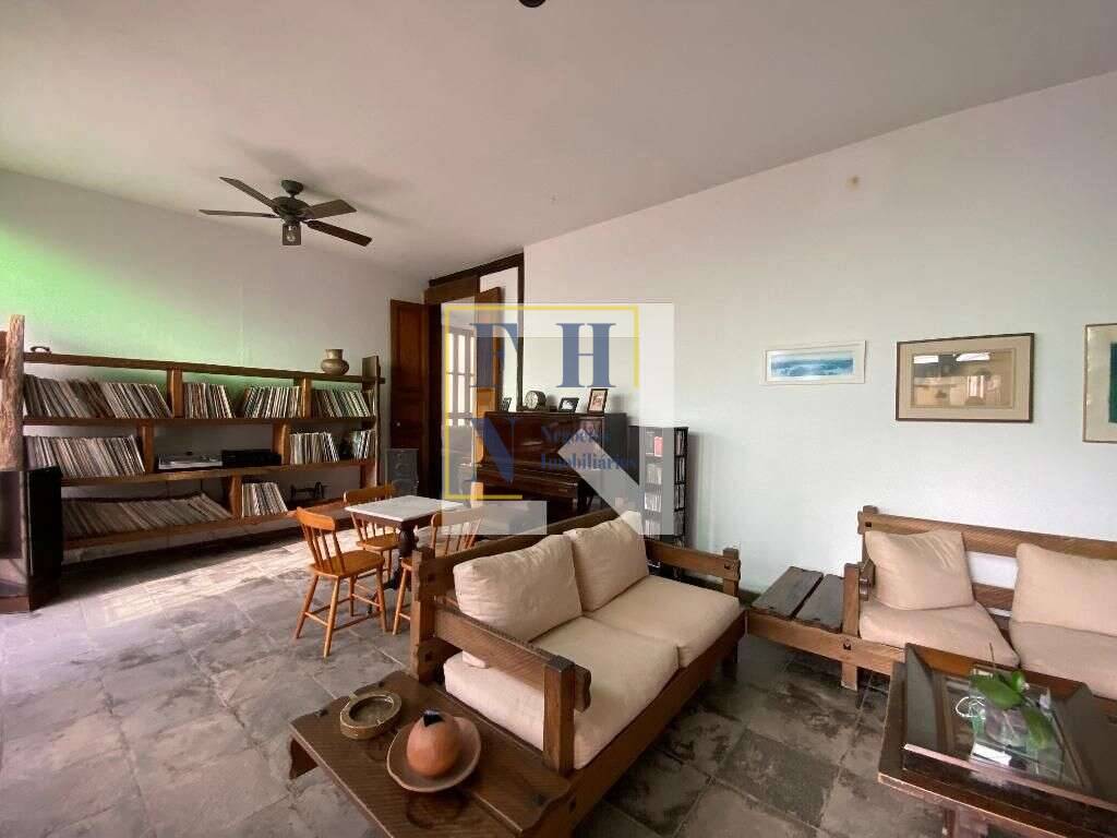 Casa à venda com 4 quartos, 343m² - Cachoeirinha,