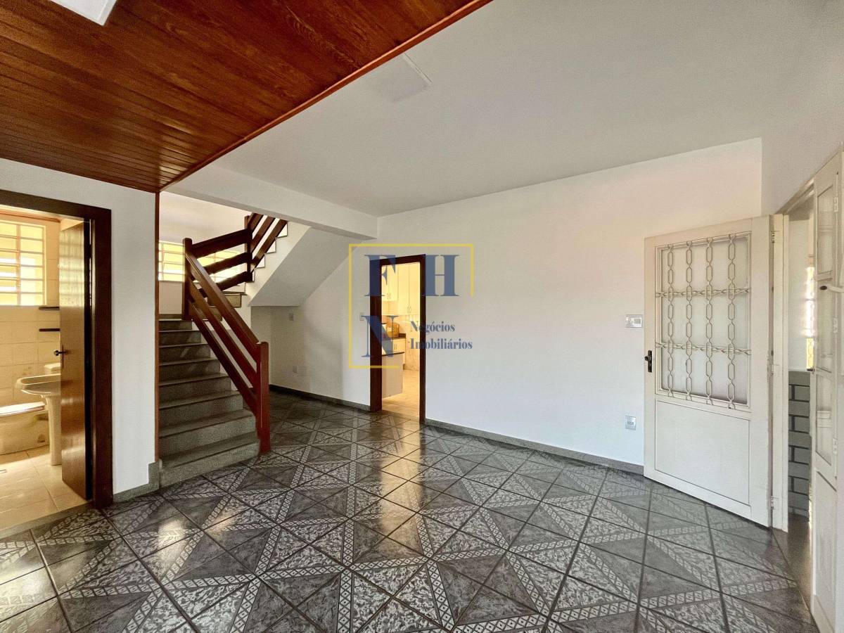  - Casa 5 Quartos à Venda na Cachoeirinha em Belo Horizonte