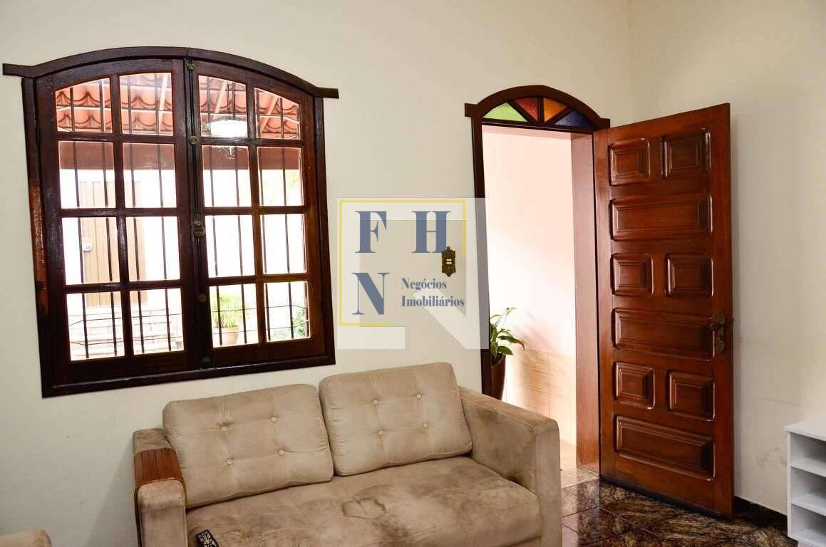 - Casa 3 Quartos à Venda na Cachoeirinha em Belo Horizonte