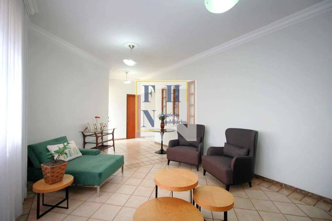Casa à venda com 3 quartos, 244m² - Cachoeirinha,
