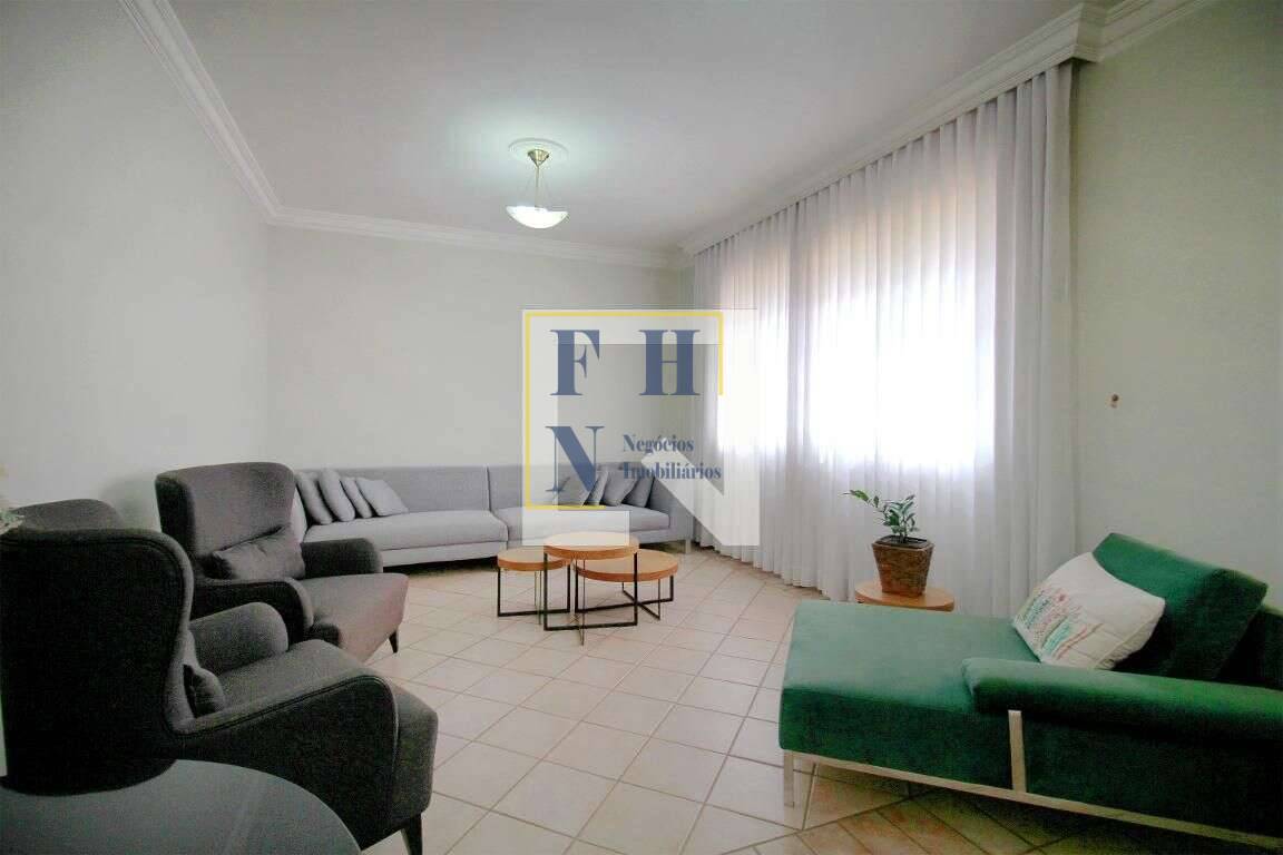 Casa à venda com 3 quartos, 244m² - Cachoeirinha,