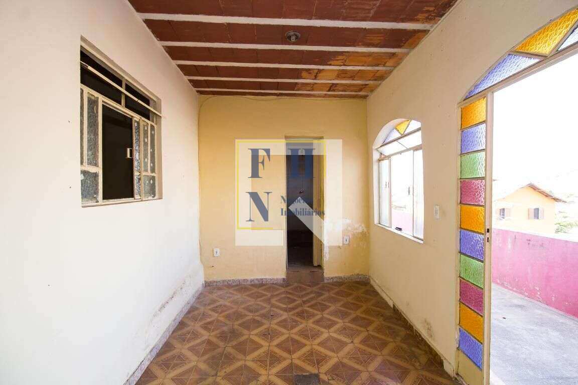  - Casa 2 Quartos à Venda na Cachoeirinha em Belo Horizonte