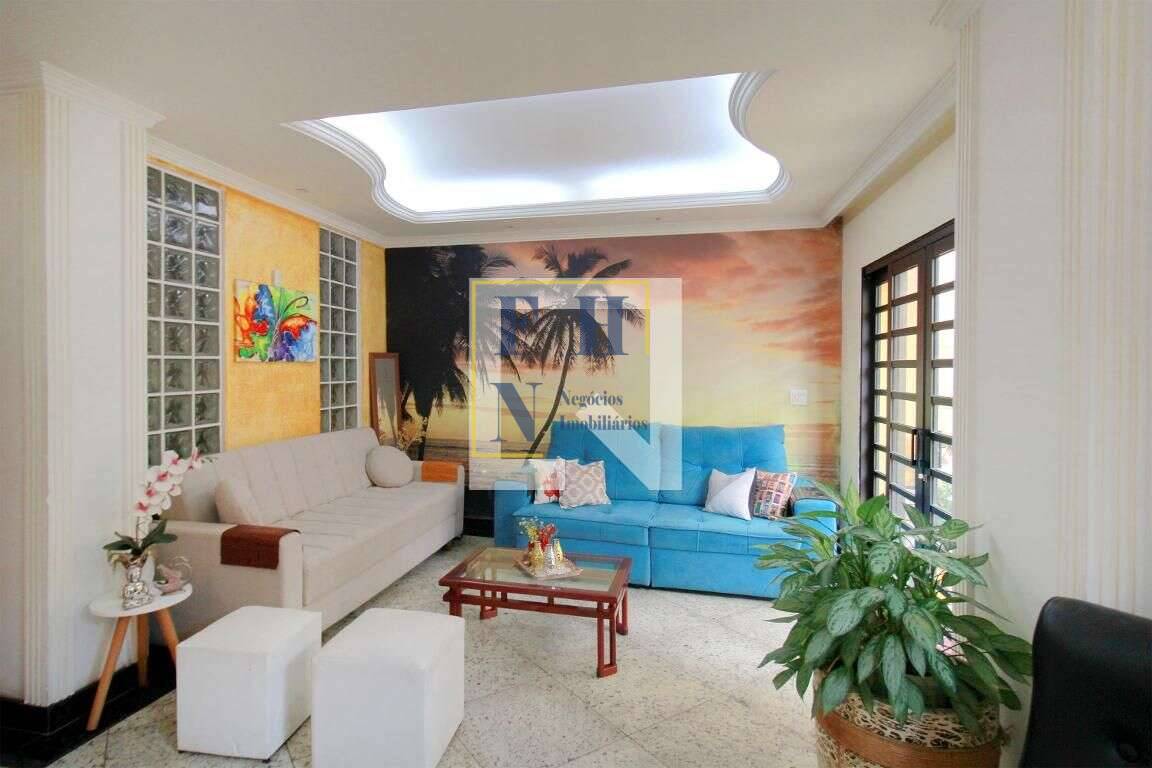  - Casa 5 Quartos à Venda na Cachoeirinha em Belo Horizonte