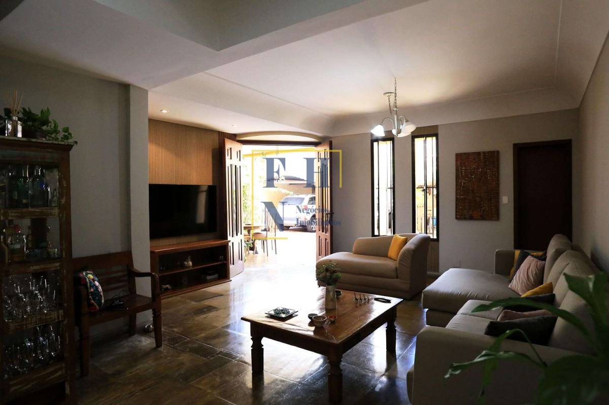  - Casa 4 Quartos à Venda na Cachoeirinha em Belo Horizonte