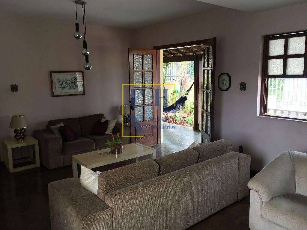 Casa à venda com 4 quartos, 194m² - Cachoeirinha,