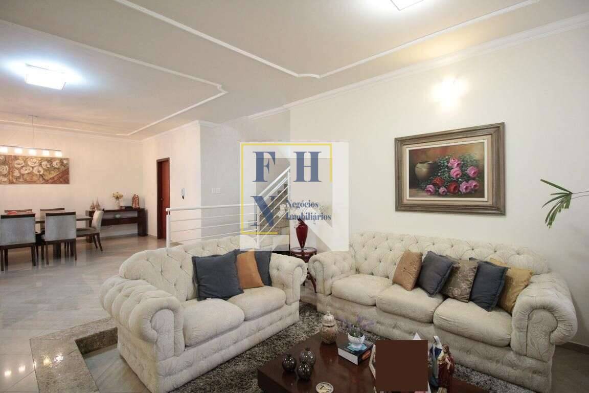 Casa à venda com 3 quartos, 320m² - Castelo,