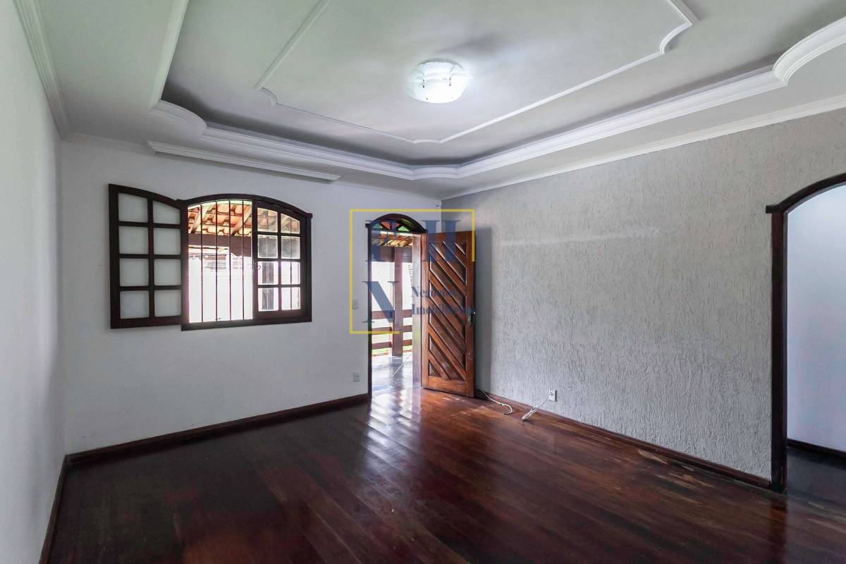 Casa à venda com 3 quartos, 420m² - Castelo,