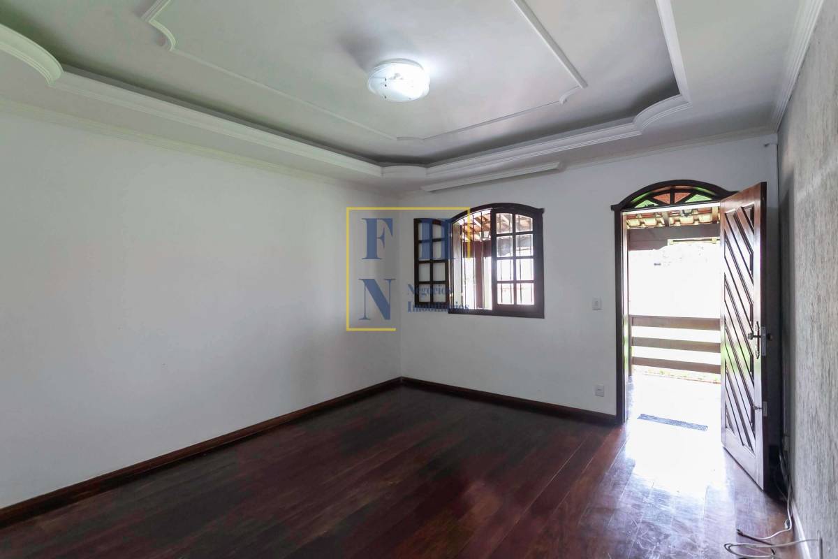 Casa à venda com 3 quartos, 420m² - Castelo,