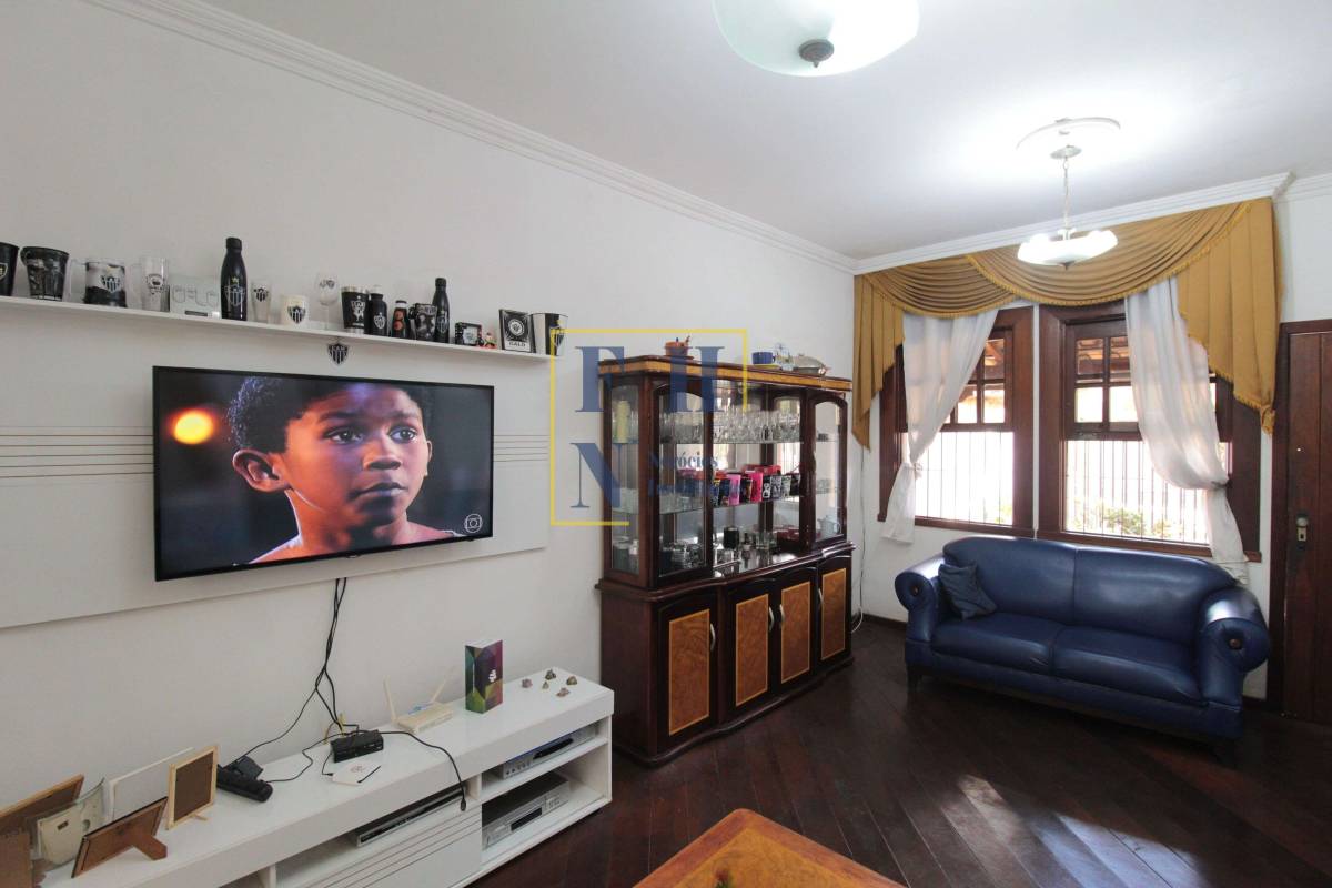 Casa à venda com 3 quartos, 210m² - Castelo,