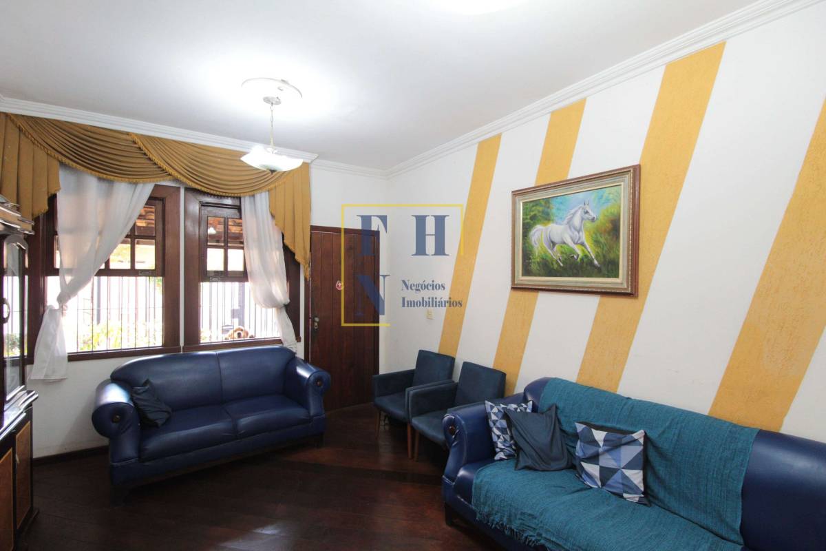 Casa à venda com 3 quartos, 210m² - Castelo,