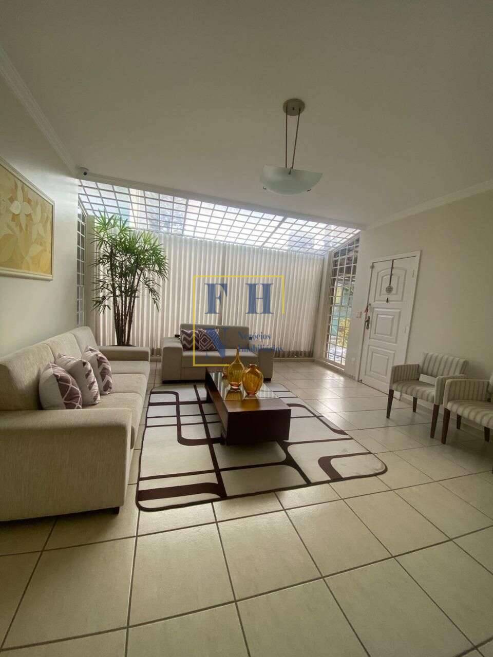 Casa à venda com 3 quartos, 283m² - Castelo,
