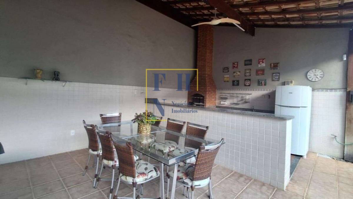Casa à venda com 3 quartos, 283m² - Castelo,