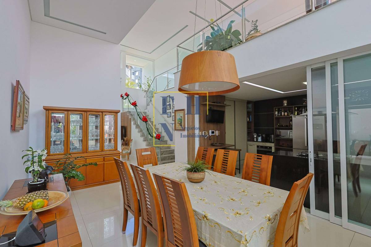 Casa à venda com 3 quartos, 356m² - Castelo,
