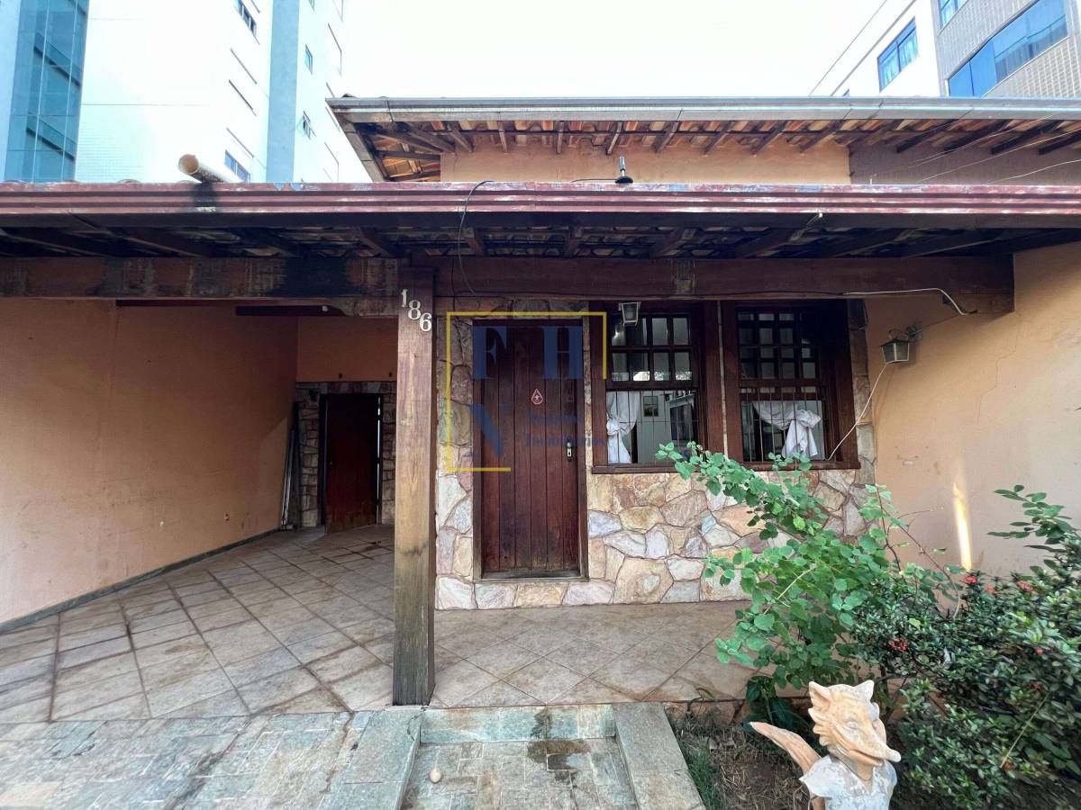 Casa à venda com 3 quartos, 210m² - Castelo,