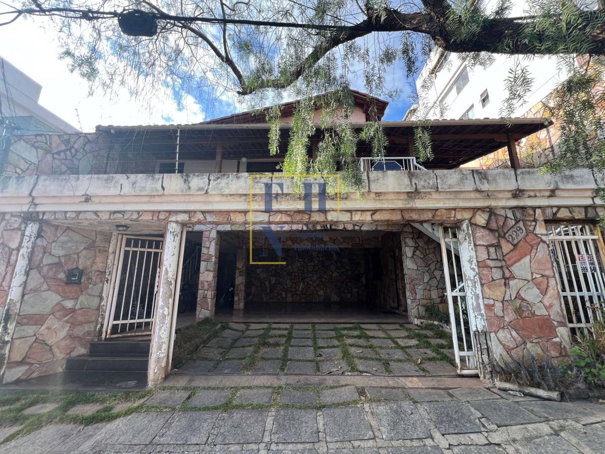 Casa à venda com 7 quartos, 514m² - Castelo,