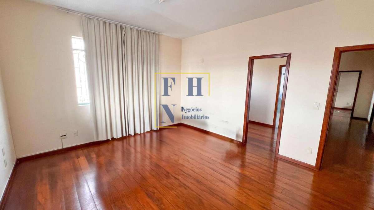 Casa 5 Quartos à Venda no Concórdia em Belo Horizonte