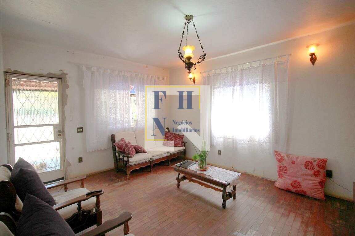 Casa 3 Quartos à Venda na Esplanada em Belo Horizonte