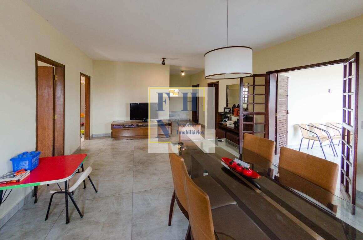 Casa 5 Quartos à Venda no Estrela Dalva em Belo Horizonte