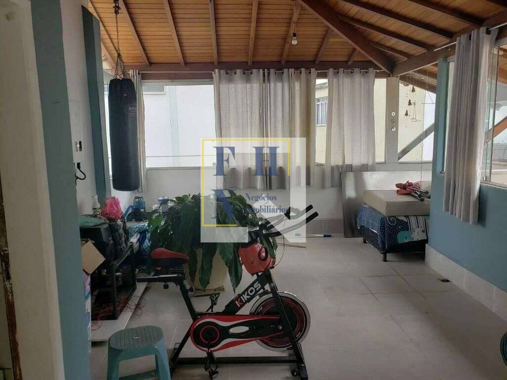 Casa à venda com 3 quartos, 214m² - Fernão Dias,