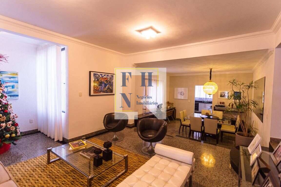 Casa à venda com 3 quartos, 275m² - Fernão Dias,