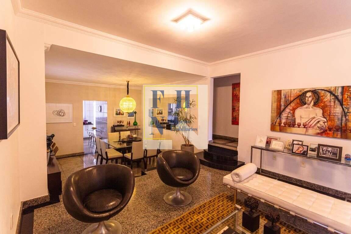 Casa à venda com 3 quartos, 275m² - Fernão Dias,