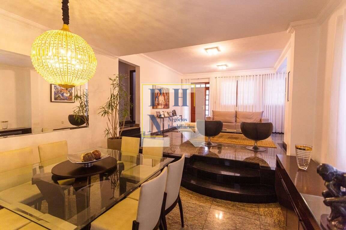Casa à venda com 3 quartos, 275m² - Fernão Dias,