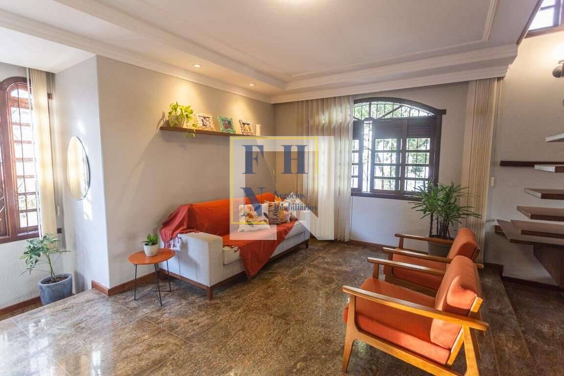 Casa à venda com 4 quartos, 315m² - Fernão Dias,