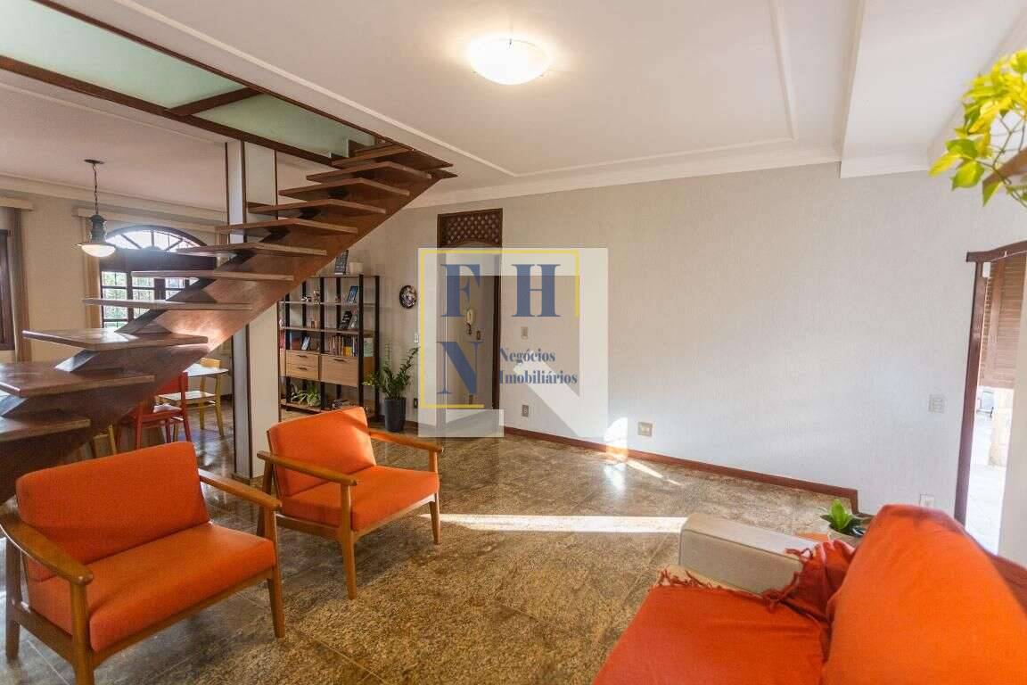Casa à venda com 4 quartos, 315m² - Fernão Dias,