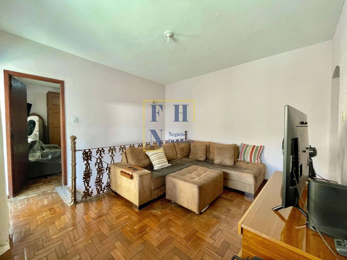 Casa à venda com 3 quartos, 380m² - Fernão Dias,