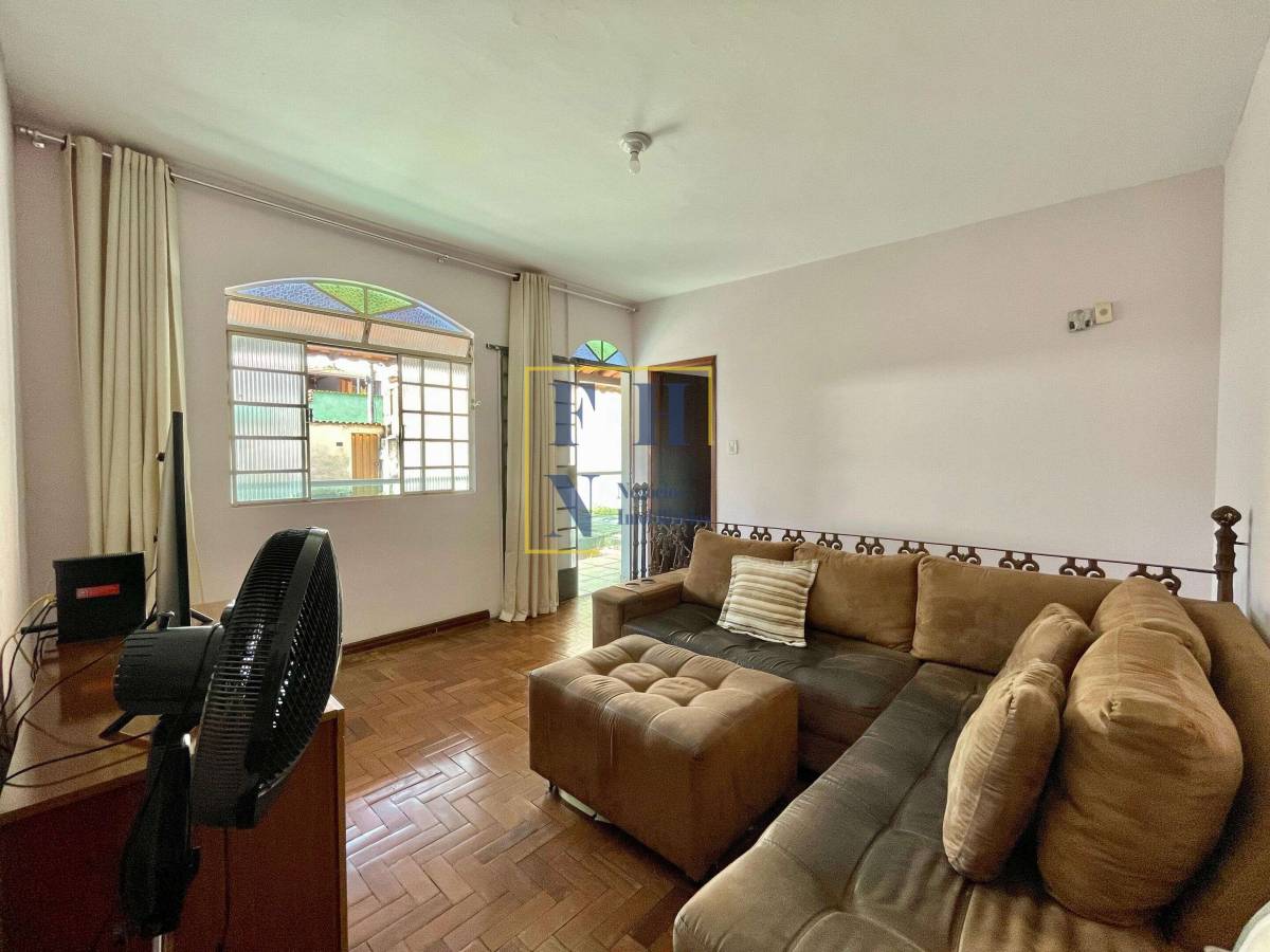 Casa à venda com 3 quartos, 380m² - Fernão Dias,