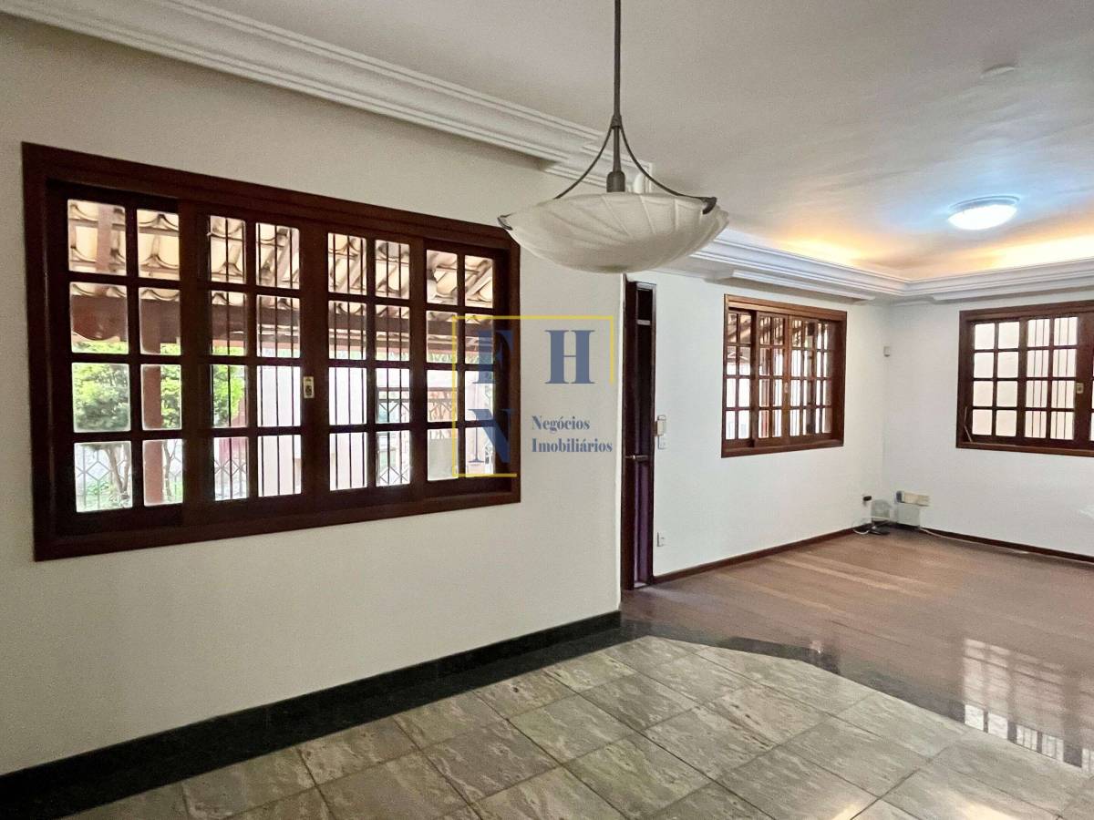 Casa à venda com 3 quartos, 450m² - Fernão Dias,