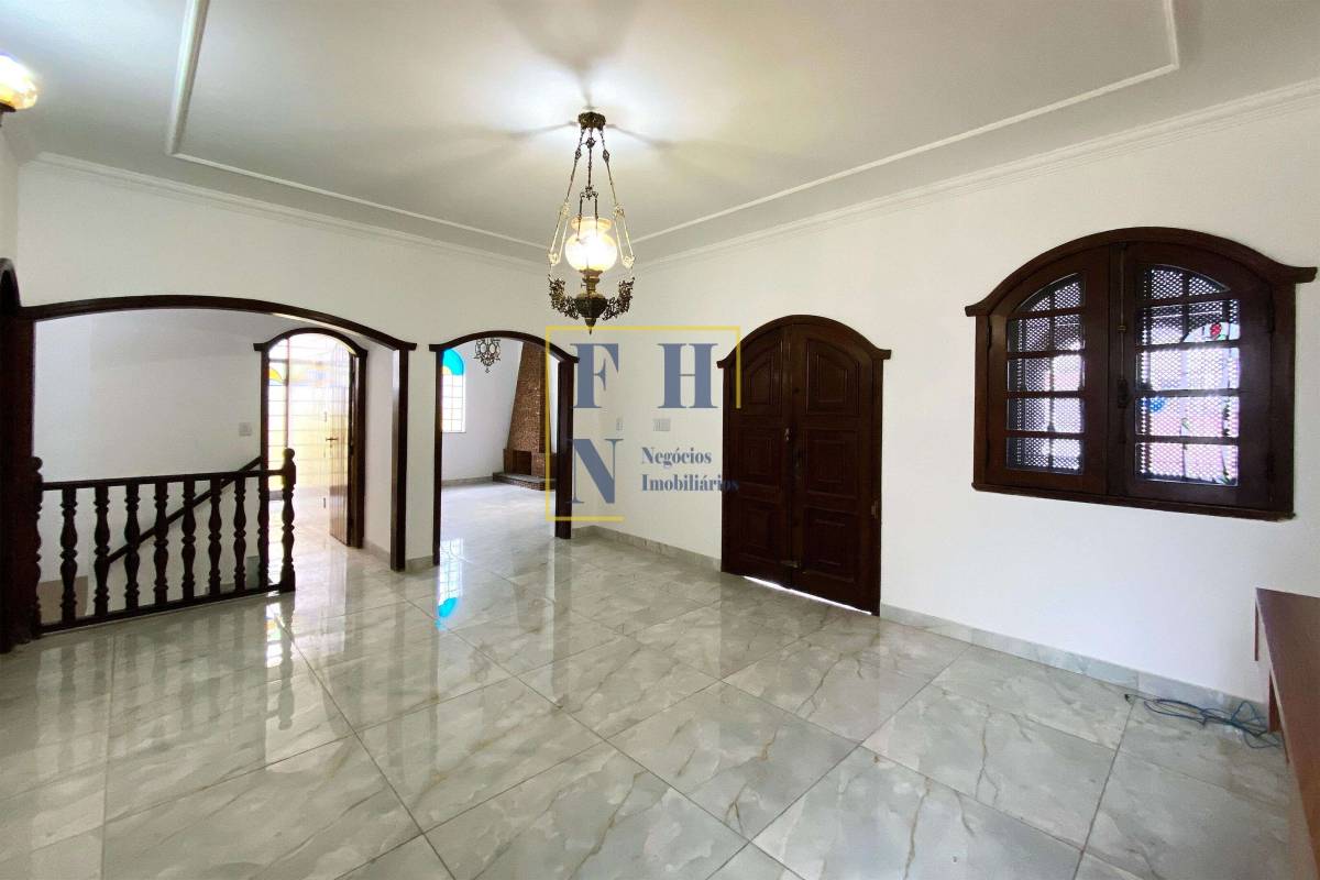 Casa à venda com 4 quartos, 350m² - Floresta,