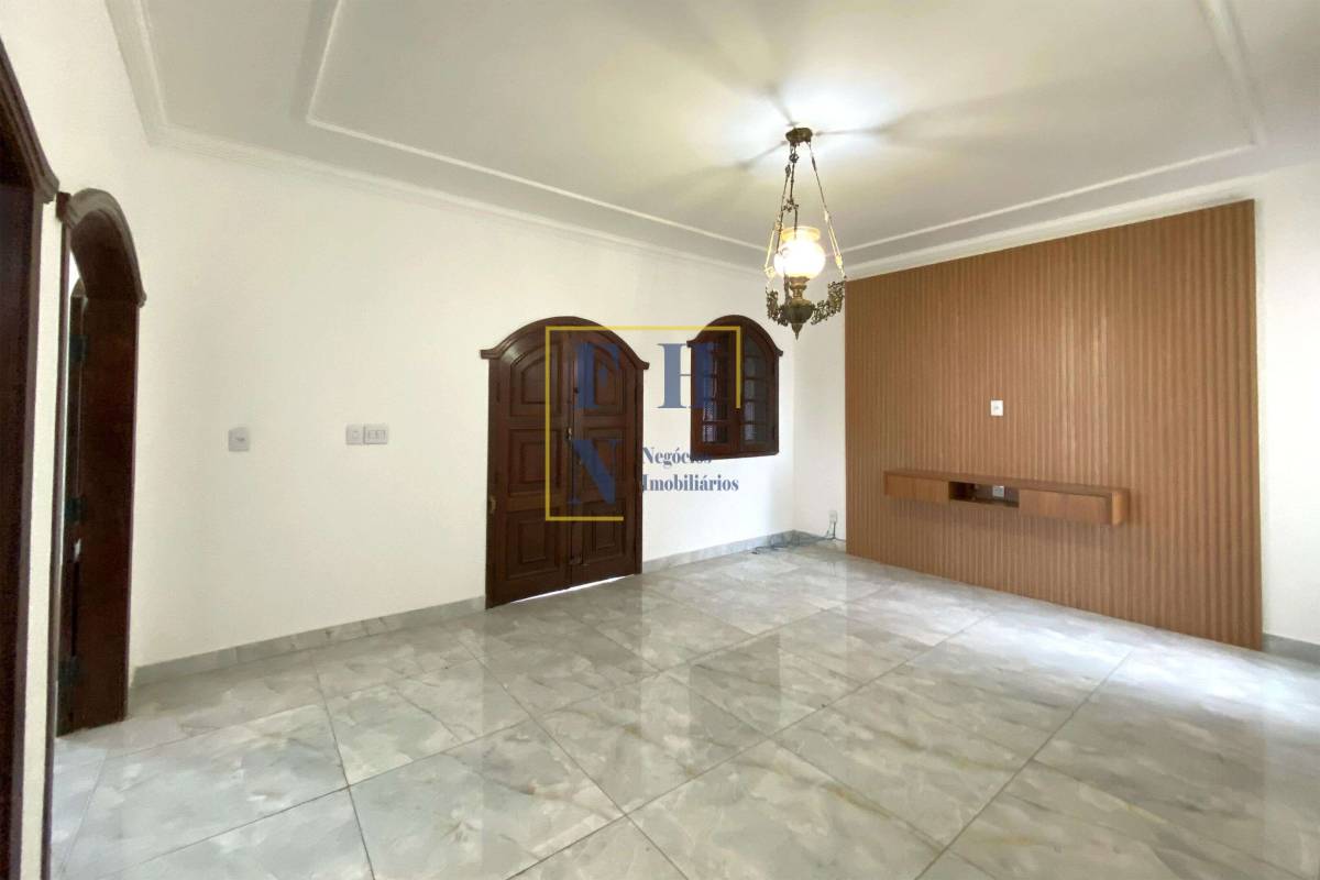 Casa à venda com 4 quartos, 350m² - Floresta,