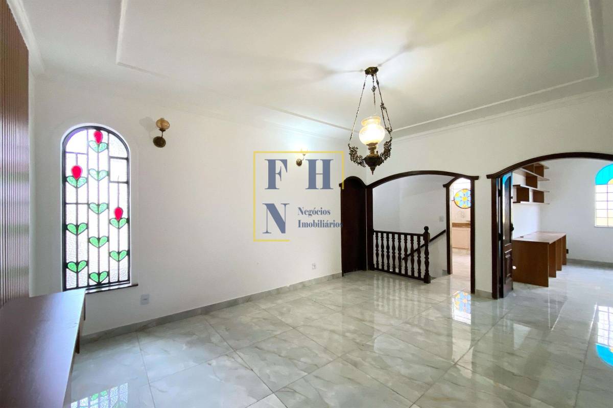 Casa à venda com 4 quartos, 350m² - Floresta,