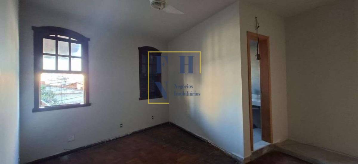 Casa à venda com 5 quartos, 307m² - Floresta,