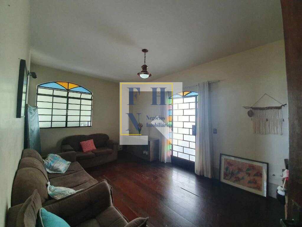Casa 4 Quartos à Venda no Ipiranga em Belo Horizonte