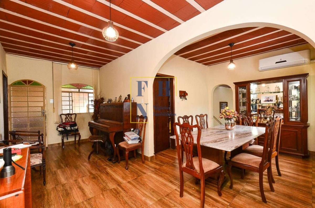 Casa à venda com 7 quartos, 210m² - Ipiranga,