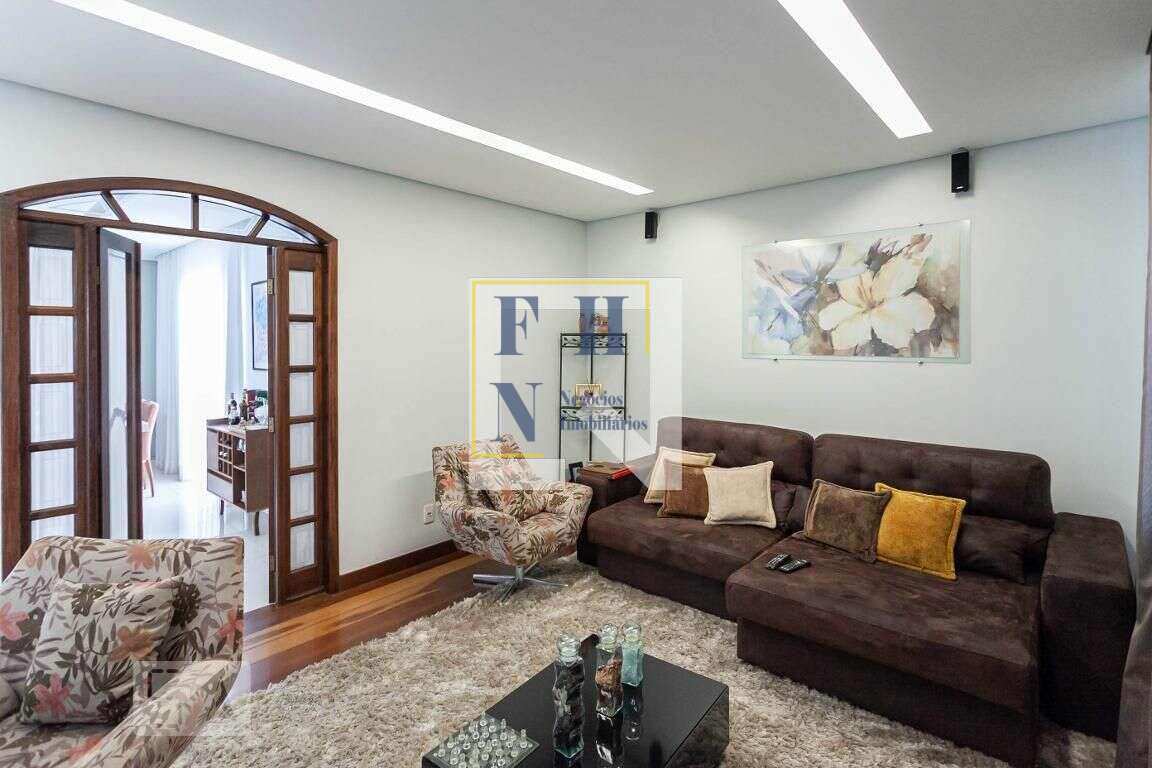 Casa 5 Quartos à Venda na Nova Floresta em Belo Horizonte