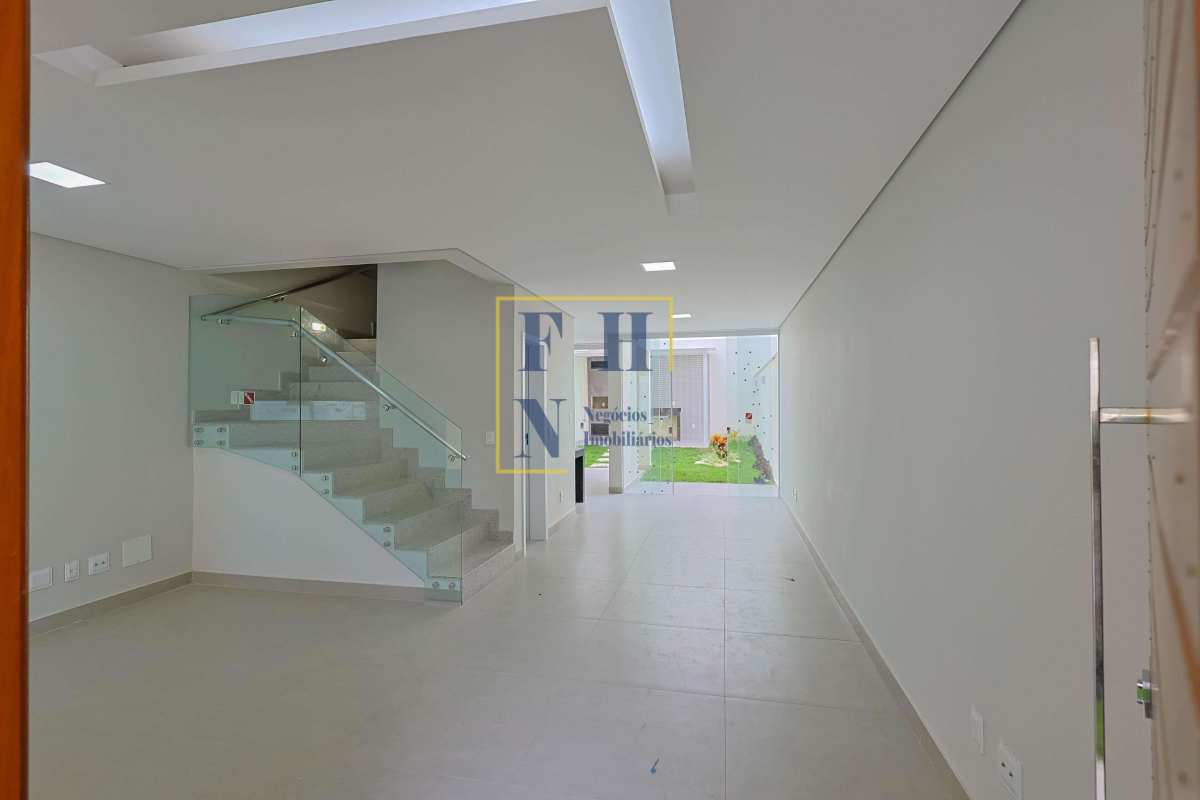 Casa 4 Quartos à Venda na Nova Floresta em Belo Horizonte
