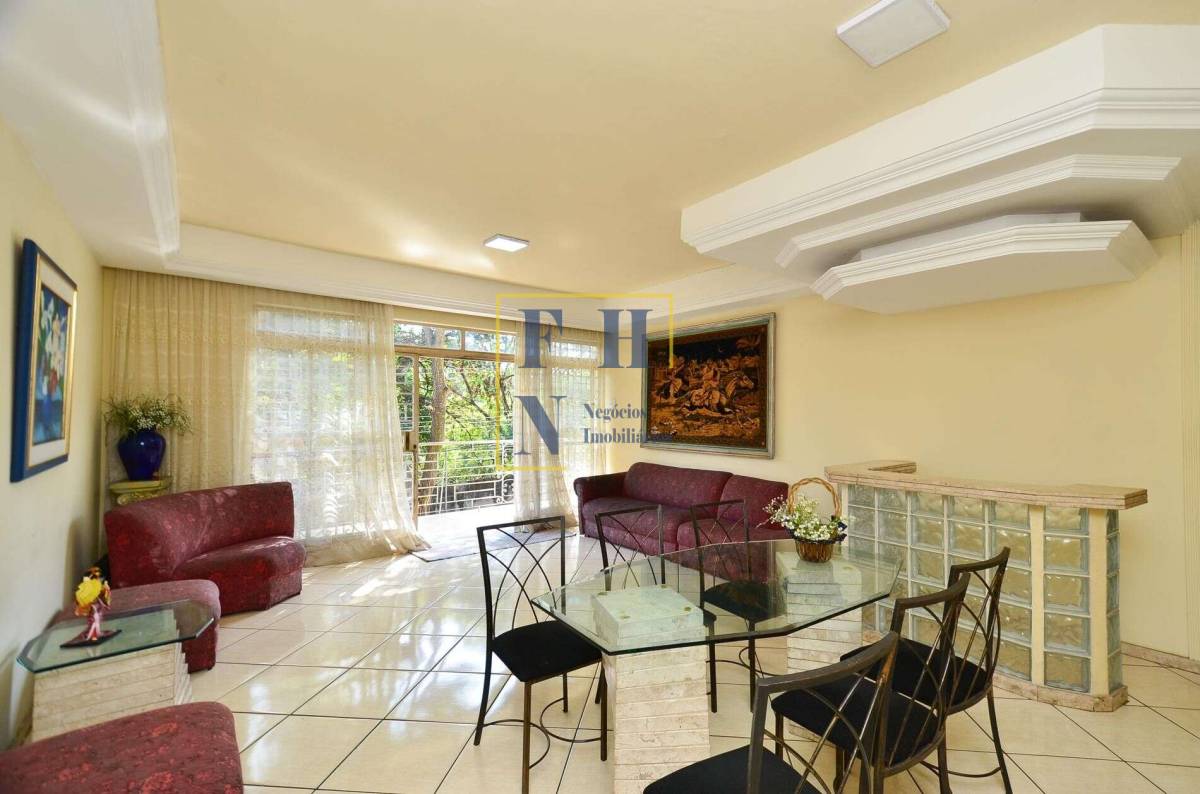 Casa à venda com 3 quartos, 358m² - Nova Floresta,